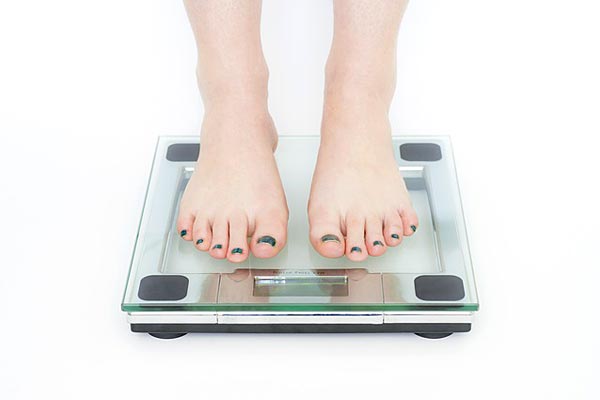 Pieds sur la balance